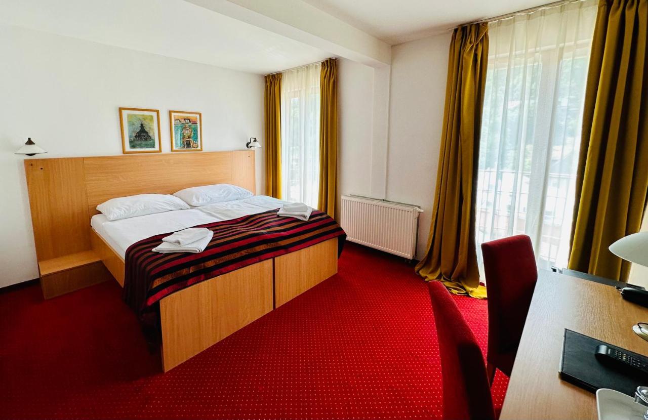 Hotel & Penzion Grand Matej Банска-Штьявница Экстерьер фото
