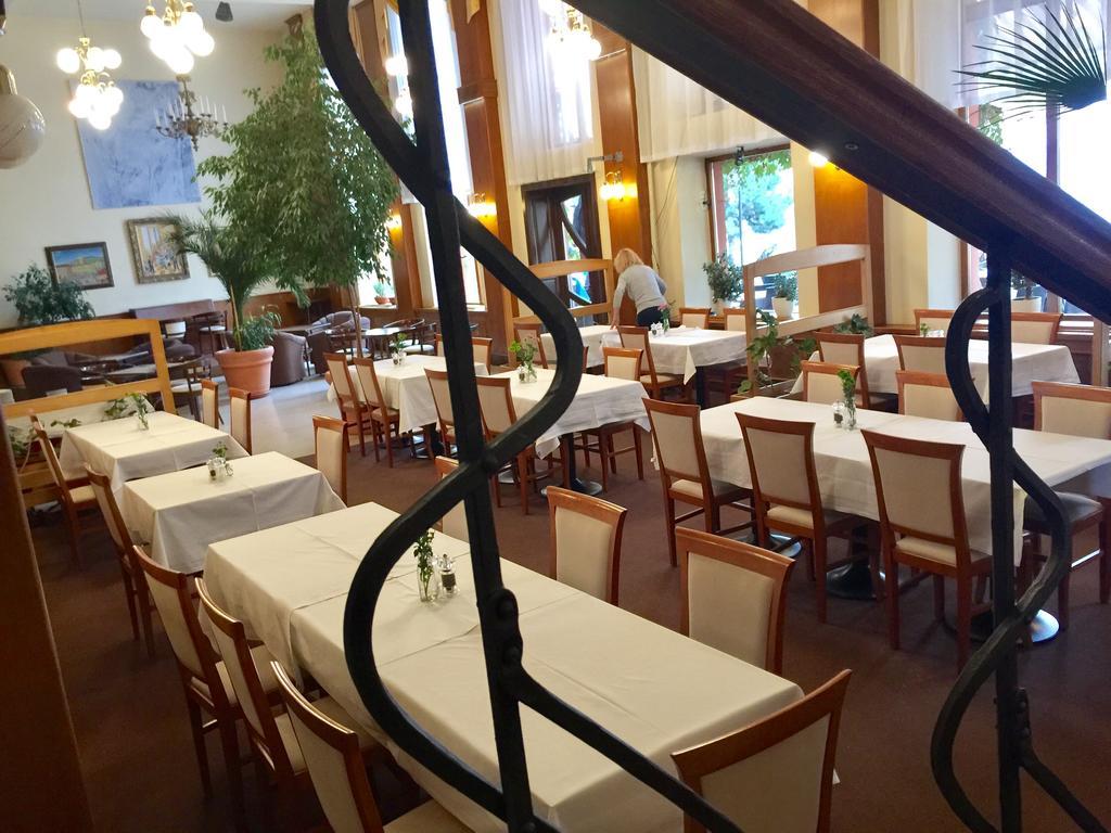 Hotel & Penzion Grand Matej Банска-Штьявница Экстерьер фото