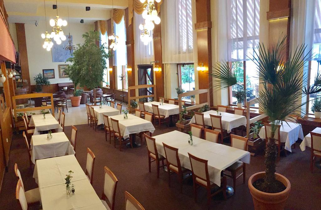 Hotel & Penzion Grand Matej Банска-Штьявница Экстерьер фото
