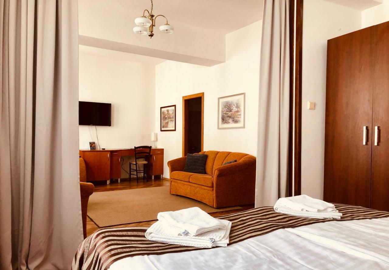 Hotel & Penzion Grand Matej Банска-Штьявница Экстерьер фото