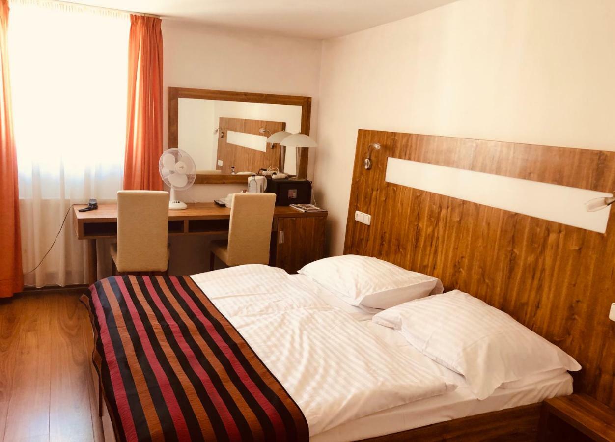 Hotel & Penzion Grand Matej Банска-Штьявница Экстерьер фото