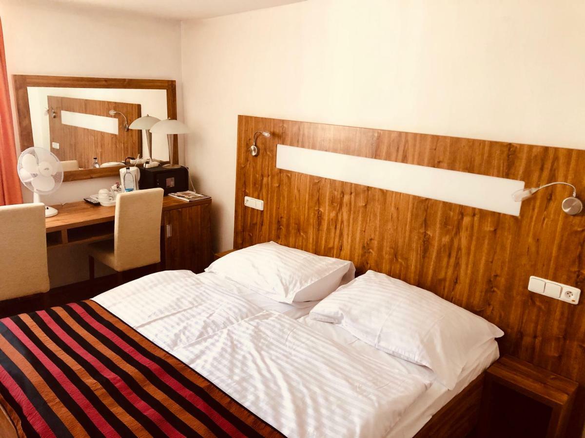 Hotel & Penzion Grand Matej Банска-Штьявница Экстерьер фото