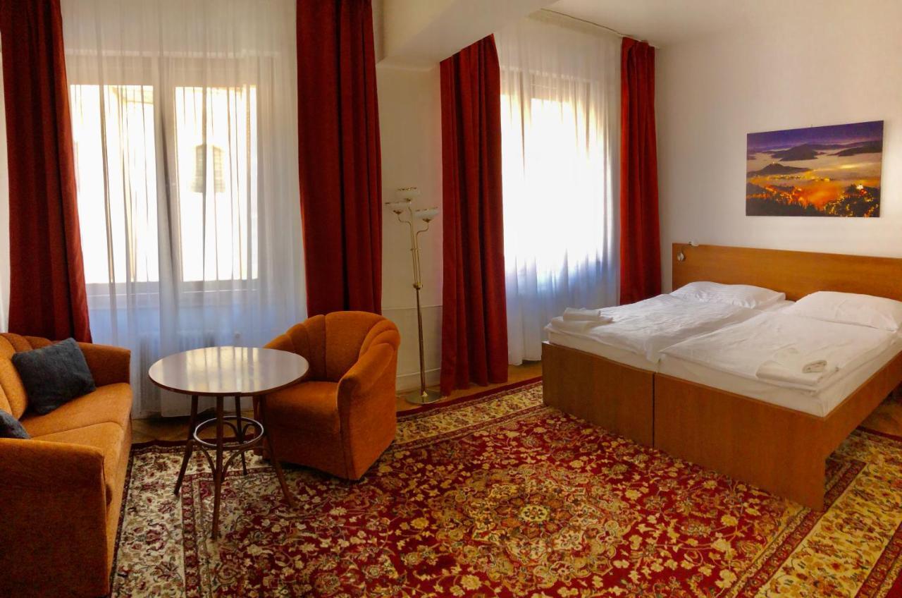 Hotel & Penzion Grand Matej Банска-Штьявница Экстерьер фото