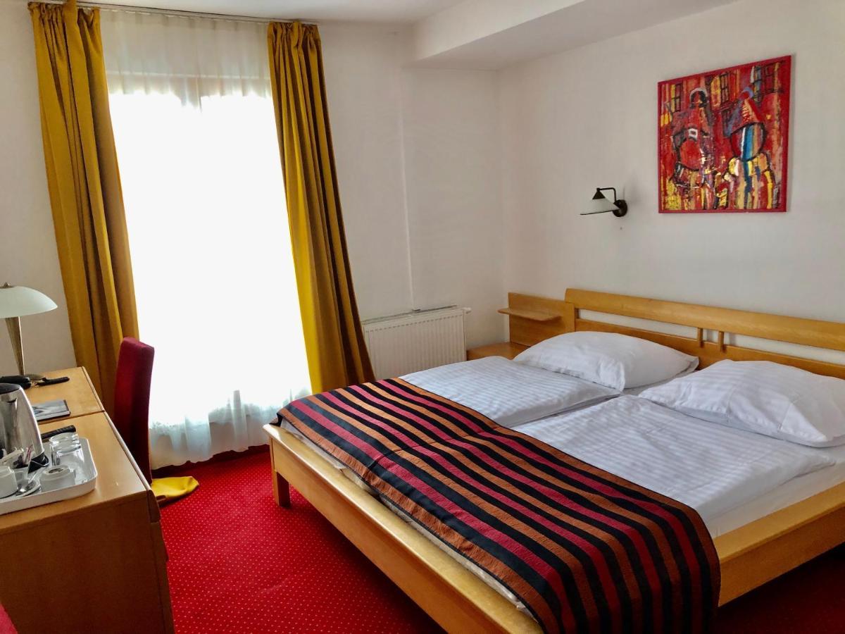 Hotel & Penzion Grand Matej Банска-Штьявница Экстерьер фото