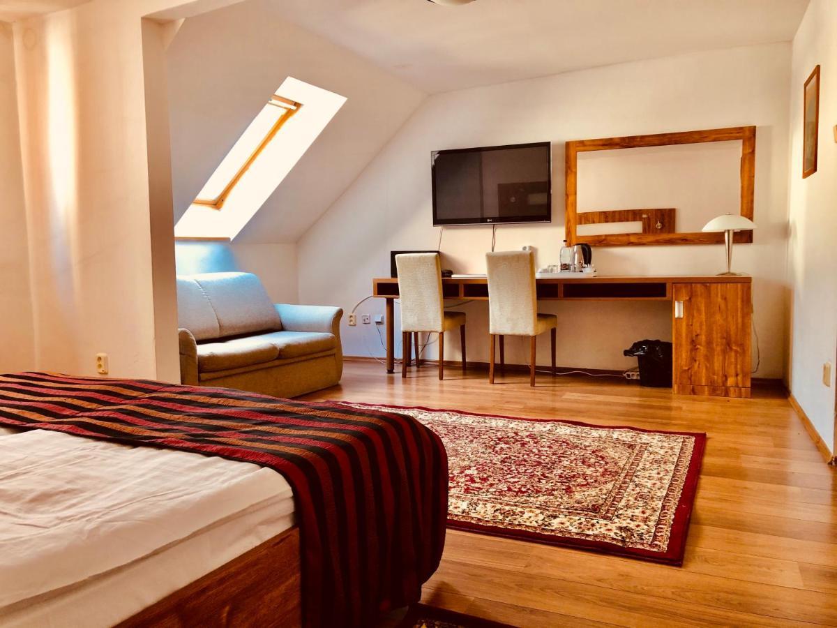 Hotel & Penzion Grand Matej Банска-Штьявница Экстерьер фото
