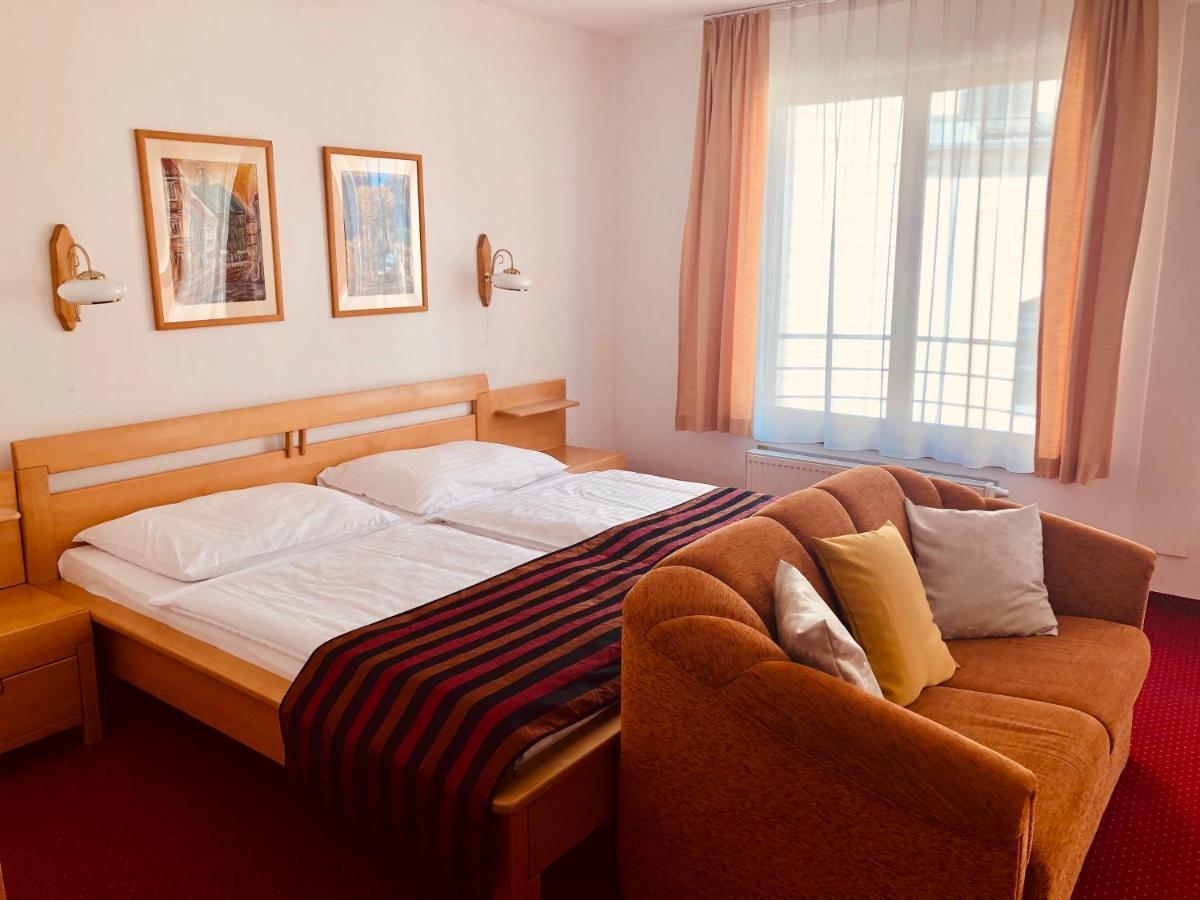 Hotel & Penzion Grand Matej Банска-Штьявница Экстерьер фото